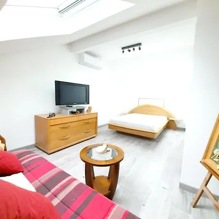 House With One Bedroom In With Wonderful City View Shared Pool Enclosed Garden *